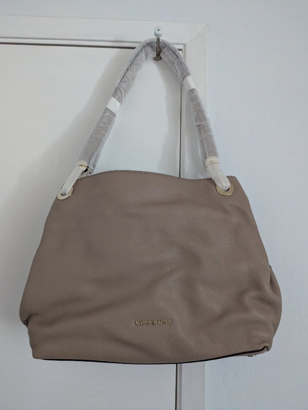 Michael Kors Beige Leather Shoulder Tote